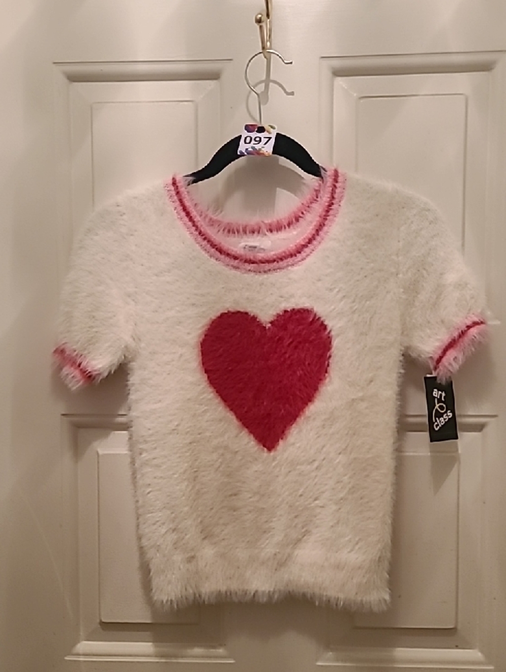 97 Art Class White Fuzzy Short-Sleeve Sweater with Red Heart and Pink Trim